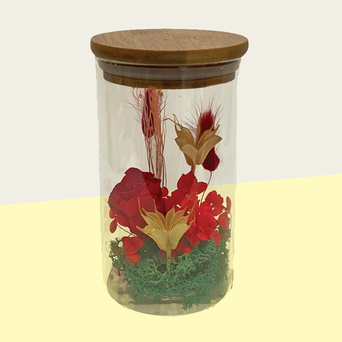 Dried flowers in glass lid